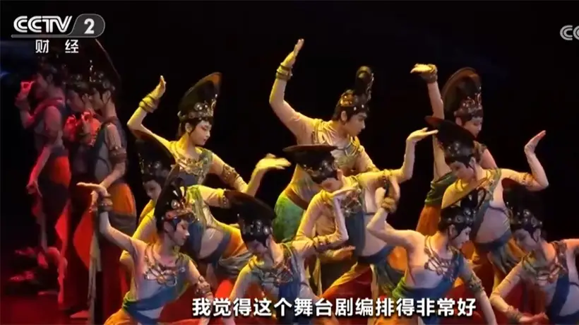 暑期演艺热度攀升助推敦煌夜间经济 文化夜市集合多元消费场景