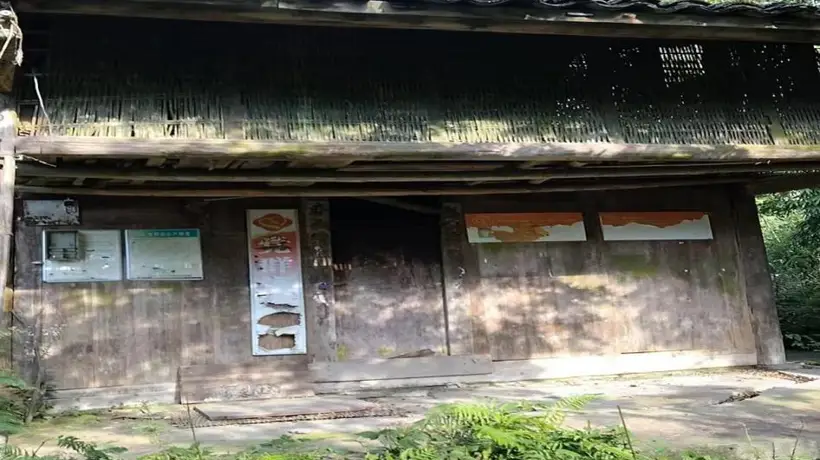 黔岭山下家史记 两代人理想扎根故土 还看少年跟着父亲学法理解乡情