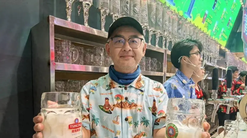 啤酒节多元体验拉满!青岛啤酒大篷主管郭瑨15年坚守 带23种鲜啤果啤陪观众嗨翻夏日