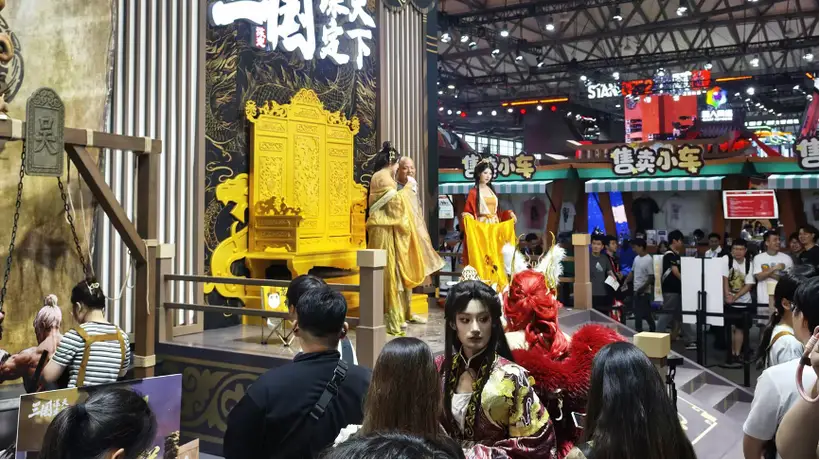ChinaJoy现场多元活动嗨玩体验:骁龙电竞水友赛流畅对战,海信大屏破解创作显示痛点