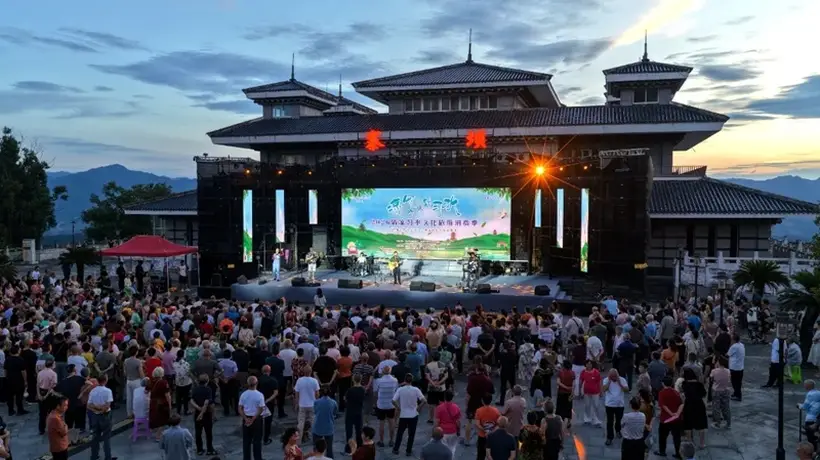 黔北夏夜燃情绽放 习水赤水联合文艺展演邀观众共赴多元文化盛宴