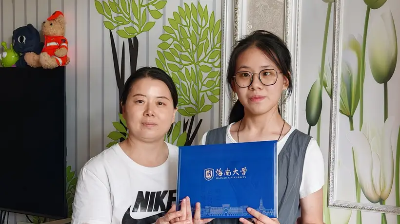 高三稳居年级前十获老师同学全力支持,孝感脑瘫女孩刘心蕊凭坚韧考上双一流大学赴海南求学