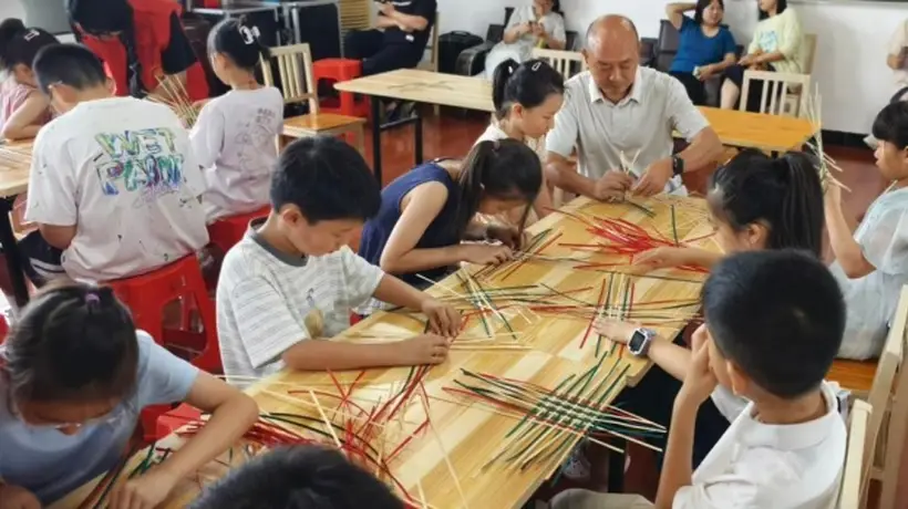 舒城县办近百场非遗美育活动 超10万群众沉浸式参与传承体验