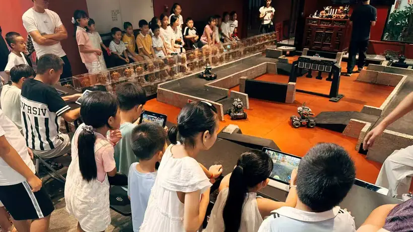 60名来深小候鸟在福永:逛非遗展、玩机器人,这场暑假活动太欢乐