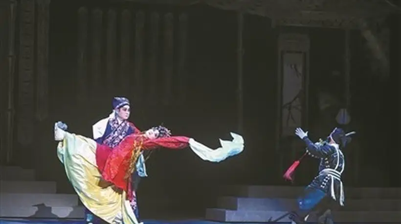 广州香港粤剧同台献艺 蒋文端一人分饰两角展现花旦四门功