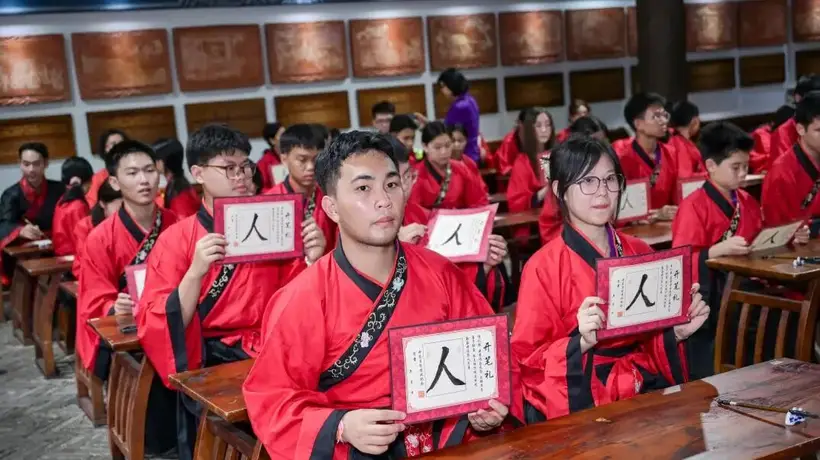 南宁茶道体验与文化分享 40位华裔青少年共赴寻根之旅