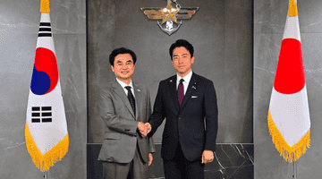 日本防卫大臣带着日韩防务协议上门,韩国再次拒签,李在明坚决不被日本拖下水