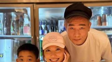 陈小春应采儿俩儿子近照公开:13岁长子与父亲共用一张脸,次子清秀长发及肩