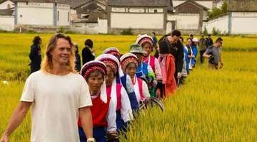 中国人看腻的农村老家,成了外国人“朝圣地”
