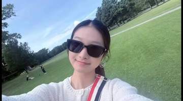 马伊琍俩女儿近照,爱马优雅漂亮长相随爸,妹妹变拽姐身高抢镜