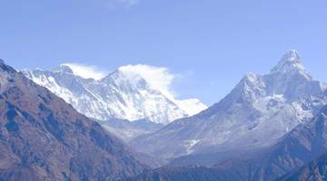 独自踏上短途远行之路,途经山林湖海各色景致,不追赶行程不奔赴打卡,随心漫步享受松弛旅途
