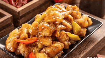 来围观东北菜馆人气王肉段烧茄子的家常做法，跟着步骤做出外酥里嫩的地道味道