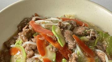 家庭餐桌必备清爽快手菜 西葫芦炒牛肉这样做鲜香味足还下饭