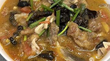家常菜也能变惊喜 多元参与体验解锁酸汤酥肉的诱人美味