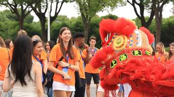 汉语课,非遗体验,企业参访……这个暑假,109名国际学生来沪参加夏令营