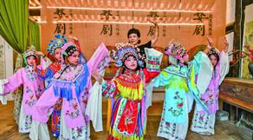 小戏迷在婺剧特色村体验沉浸式研学