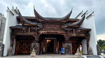 松花江畔逛馆新玩法 免费京剧妆造浪木体验任你玩