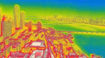 韩国热浪烧到40℃+ 首尔市民躲超市避暑 釜山海滩挤爆人潮挤到挪不开脚