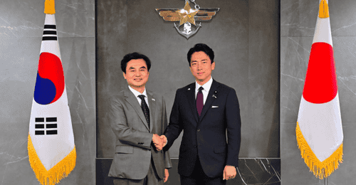 日本防卫大臣带着日韩防务协议上门,韩国再次拒签,李在明坚决不被日本拖下水