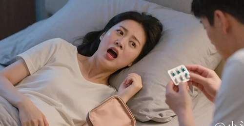 发现妻子化妆包里有避孕药,我偷换成营养片,没多久她测出怀孕