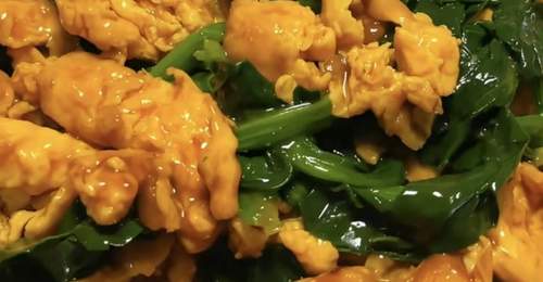 菠菜炒鸡蛋:翠绿金黄有营养