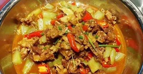 不拼辣度也能圈粉 这个湘潭丝瓜鸡凭鲜成食客必打卡的人气单品