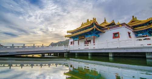 来呼和浩特蜜月旅行?参与定制游,专属烛光晚餐跟拍都能安排
