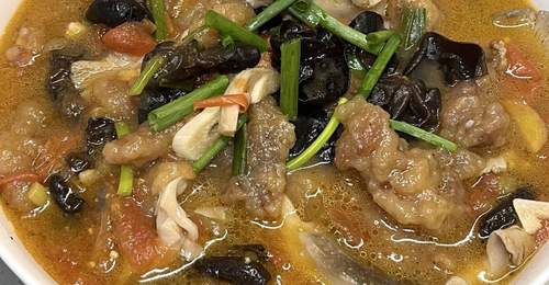 家常菜也能变惊喜 多元参与体验解锁酸汤酥肉的诱人美味