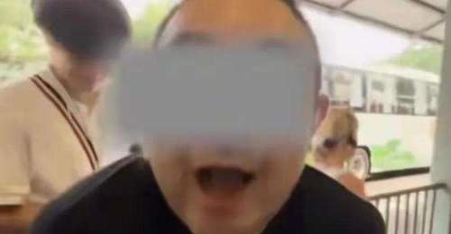 三十秒插队违规辱骂游客 北京A级景区联动拉黑涉事导游 刷脸就报警难再从业