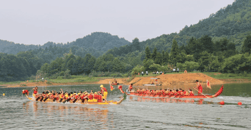 龙舟竞渡邂逅“村光大道” 民俗盛会激活文旅新动能