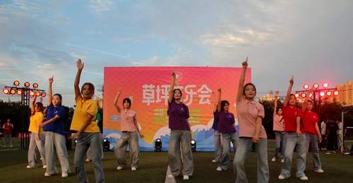 枣庄职业学院时光集市暨草坪音乐会圆满落幕