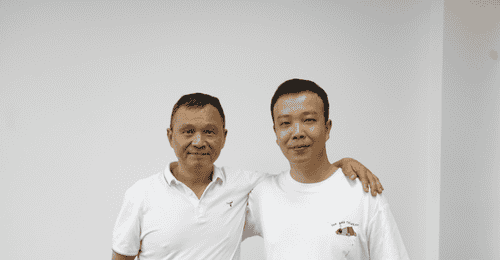 搭载“李要得”进藏的“黄色法拉利”运抵重庆,两位的哥感慨“这趟能吹一辈子”