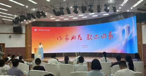 三十八位作家“回家”共话文学初心：在灯火中彼此照见