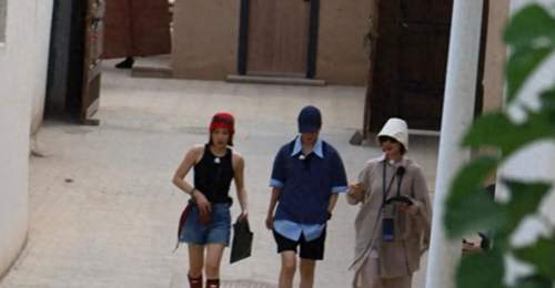 新疆偶遇李宇春辛芷蕾高叶，倪妮现身户外节目路透曝光