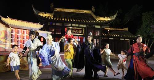 逛成都五凤溪龙吟天城 夏夜国风NPC邀你共赴山水间的沉浸式互动狂欢