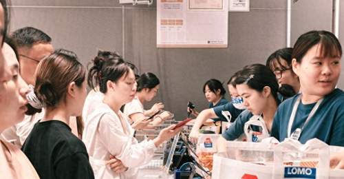 长沙金粒门四店同开逛吃攻略 新鲜零食排队现场太热闹