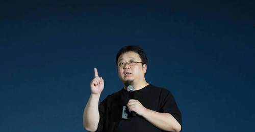罗永浩吐槽电视行业13年无作为 亲测老人换两次电视仍用不顺引发网友共鸣