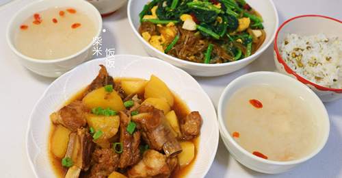 在家动手做顿色香味俱全的家常饭,荤素搭着吃才对味