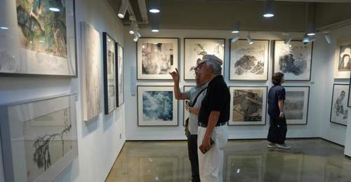 首尔迎来这场以“海纳百川”为名的国际艺术对话展 传统书画互动体验让韩国民众解锁东方美学