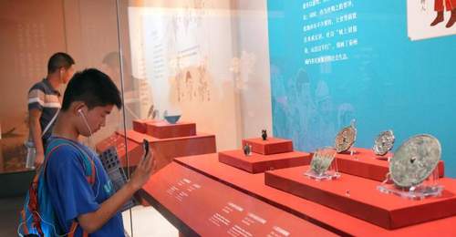 来成都杜甫草堂，逛这场杜甫与秦州主题展，和上千件文物开启一场跨越时空的文化对话