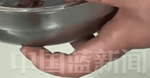买深色蛋糕遭“黑牙”？网友亲测踩坑 烘焙师揭秘暗黑蛋糕真实用料