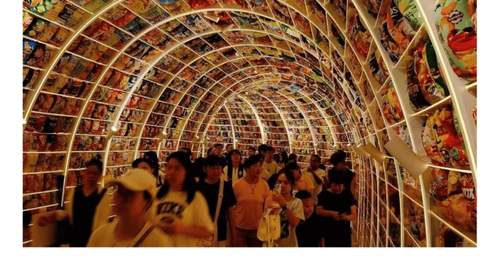 超104万人打卡的零食王国!8月央视新闻联播、新华社相继关注,这场能带来纯粹快乐的线下体验为何成读懂中国消费的鲜活样本