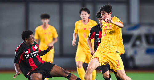U17国足小组赛三战全胜晋级半决赛,定位球攻势成全场焦点,观赛球迷直呼过瘾