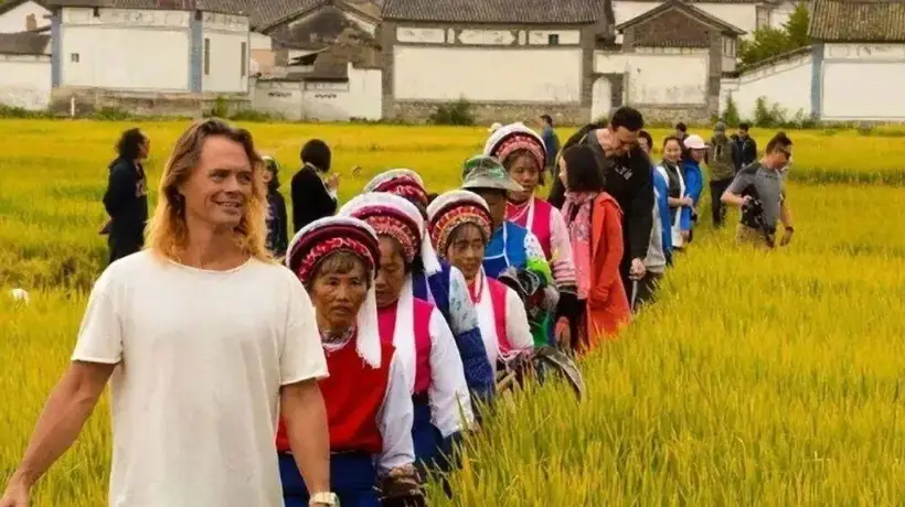 中国人看腻的农村老家,成了外国人“朝圣地”