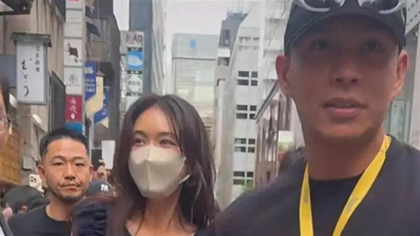 小S送蔡康永花篮玩梗“别得意”,林志玲戴回口罩:她在日本混得没那么好?