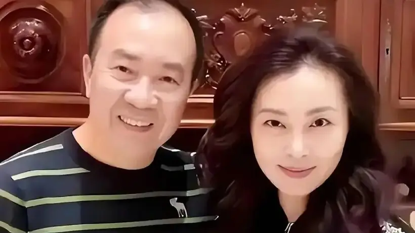 58岁袁茵近况引关注，与戴志诚婚后低调经营生活，如今日常状态受多元视角好奇围观