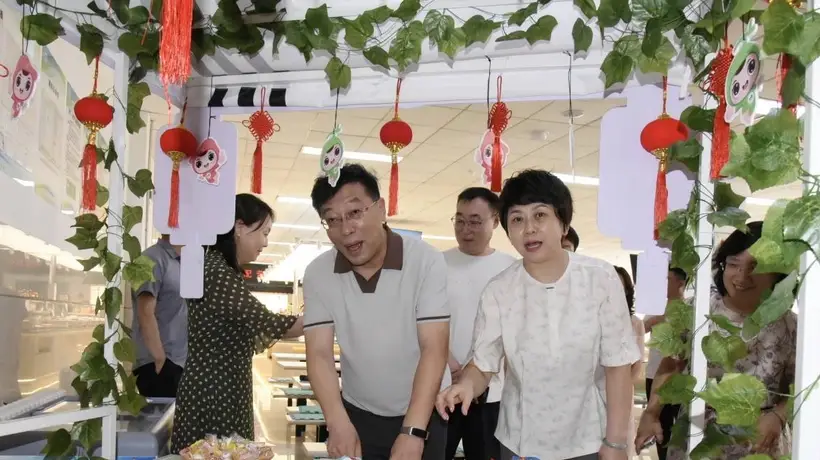 医院食堂变零食站 医护结伴找童年味道 轮流当东道主共享甜蜜欢乐