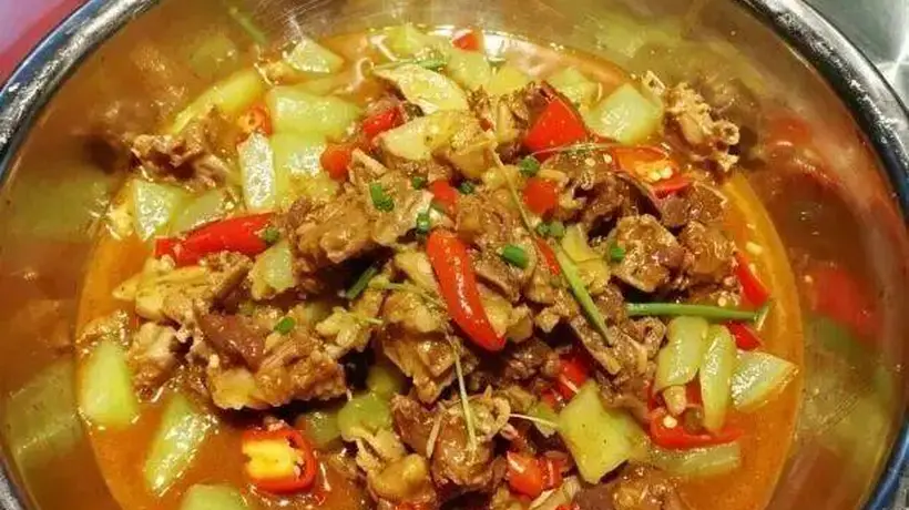 不拼辣度也能圈粉 这个湘潭丝瓜鸡凭鲜成食客必打卡的人气单品