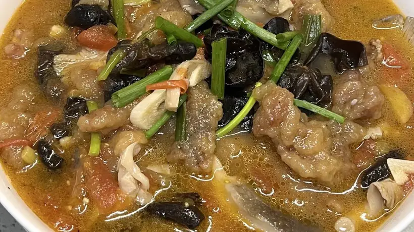 家常菜也能变惊喜 多元参与体验解锁酸汤酥肉的诱人美味