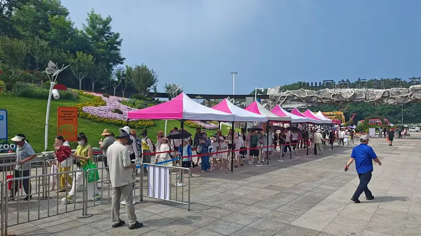 来大连景区嘉年华享凉解暑!三大景区暖心备物资、观赛逛摊都能随时纳凉补水